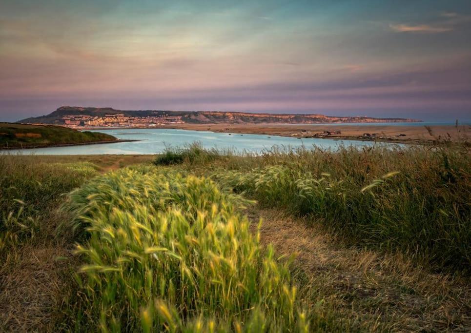 Luxurious Beach House Chesil Beach. Sleeps 6 Castletown  Exterior photo